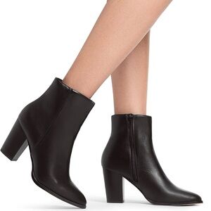 Black heeled boot
